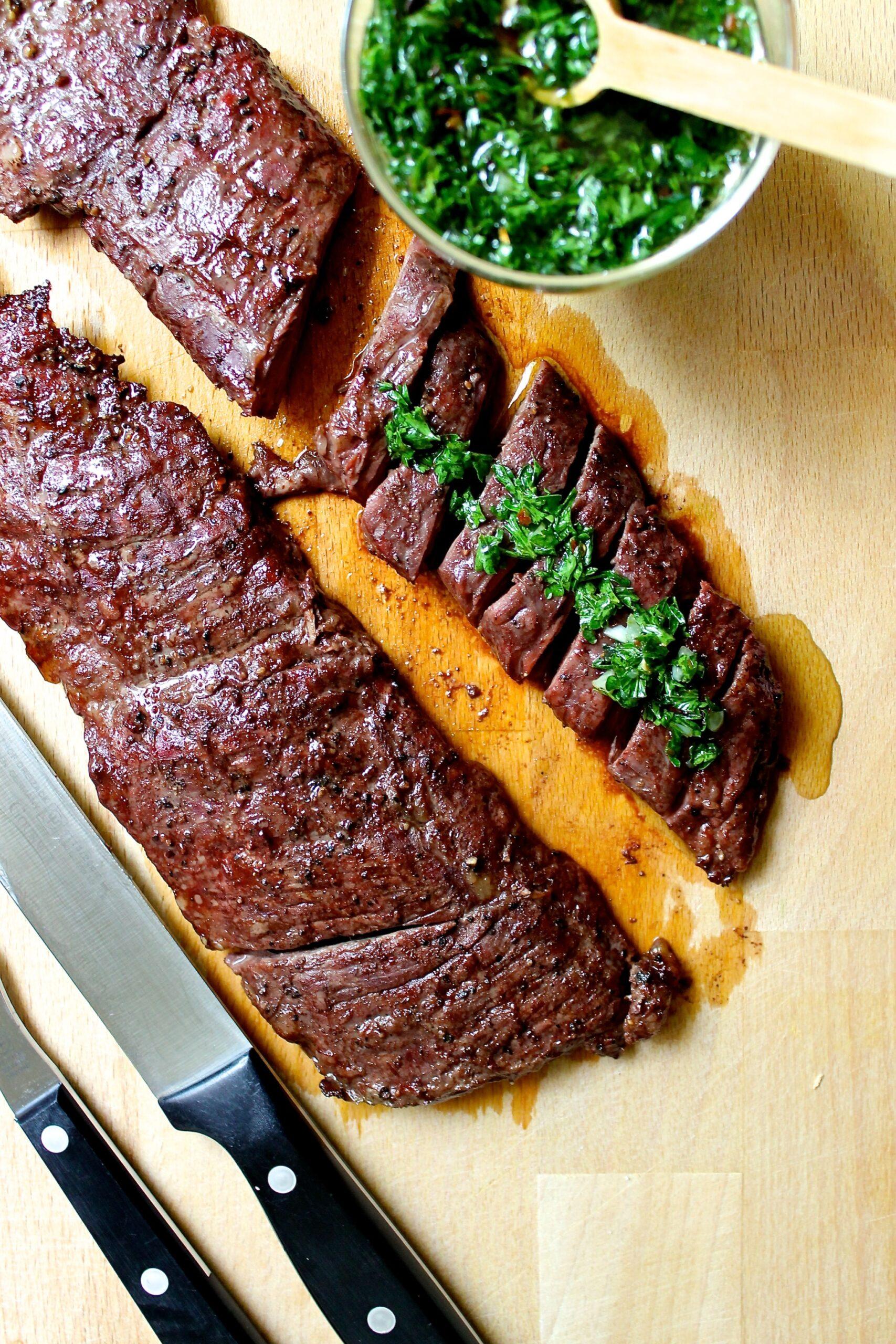 Churrasco de ternera con puré de boniato y ajos tiernos